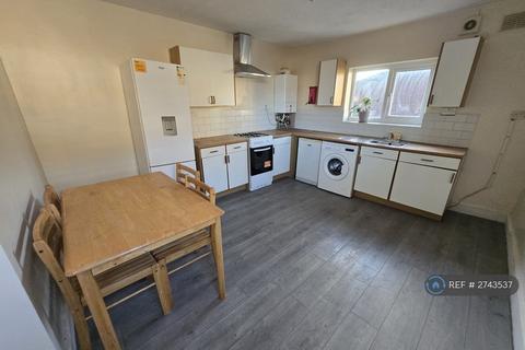 3 bedroom flat to rent, Napier Road, London, E6