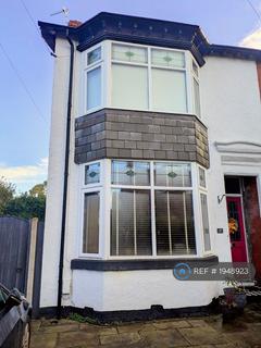 3 bedroom semi-detached house to rent, Urban Road, Sale, M33
