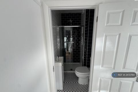5 bedroom terraced house to rent, Meopham Road, Mitcham, CR4