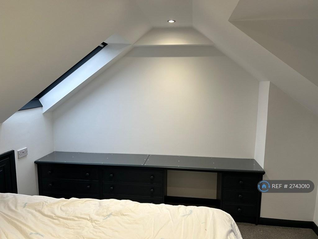 Master Bedroom 4