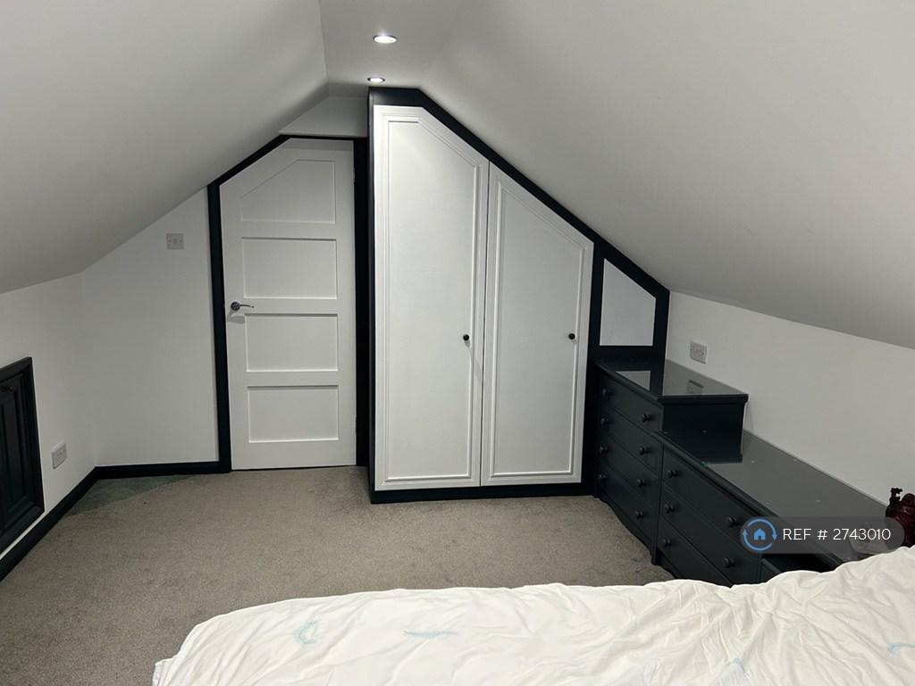 Master Bedroom 4