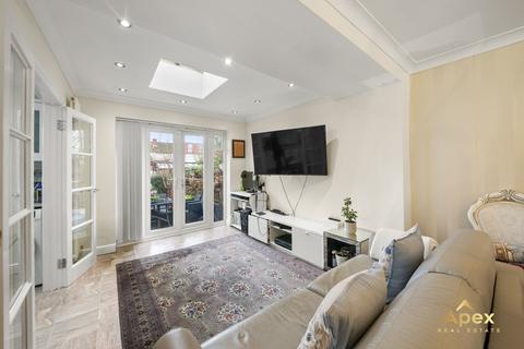 5 bedroom end of terrace house for sale, Diamond Road, Ruislip, Greater London, HA4