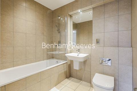 2 bedroom apartment to rent, Larkwood Avenue, Blackheath Hill SE10