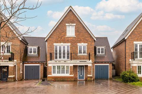 4 bedroom detached house for sale, Kingfisher Drive, Haywards Heath RH16
