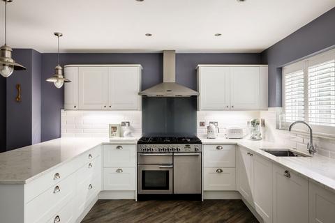 4 bedroom detached house for sale, Kingfisher Drive, Haywards Heath RH16
