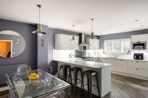 4 bedroom detached house for sale, Kingfisher Drive, Haywards Heath RH16