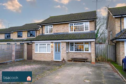 4 bedroom detached house for sale, Maplefield, St. Albans AL2