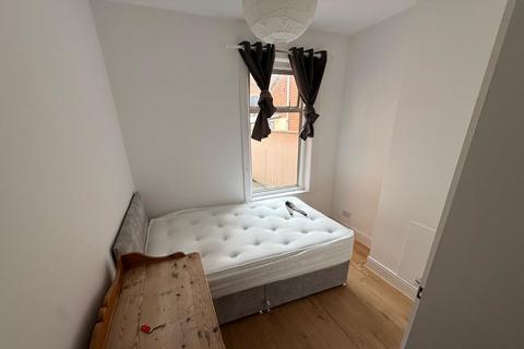undefined, 80 Desborough Road, Eastleigh, Hampshire, SO50 5NS