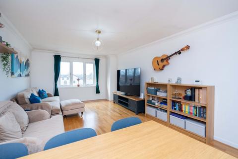 2 bedroom flat for sale, Bridgend Gardens, Bathgate