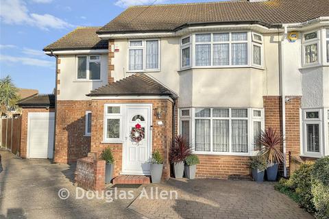 Stephen Avenue, Hornchurch RM13