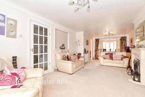 4 bedroom semi-detached house for sale, Stephen Avenue, Hornchurch RM13