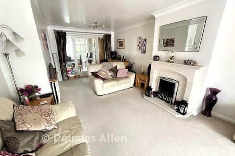 4 bedroom semi-detached house for sale, Stephen Avenue, Hornchurch RM13