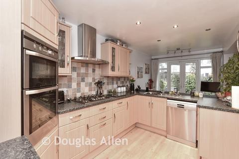 Stephen Avenue, Hornchurch RM13