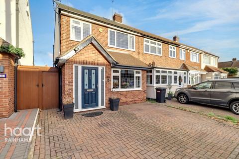 3 bedroom end of terrace house for sale, Newtons Close, Rainham