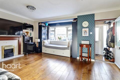 3 bedroom end of terrace house for sale, Newtons Close, Rainham