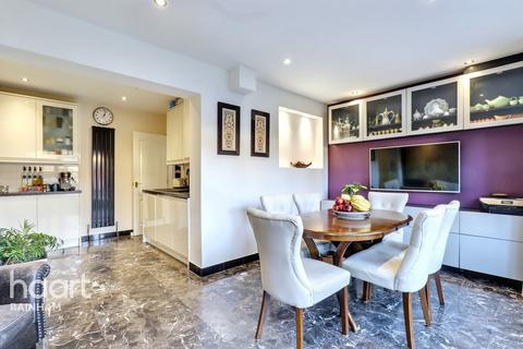 3 bedroom end of terrace house for sale, Newtons Close, Rainham