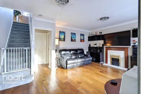 Newtons Close, Rainham, RM13 7AX