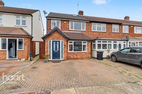 Newtons Close, Rainham, RM13 7AX