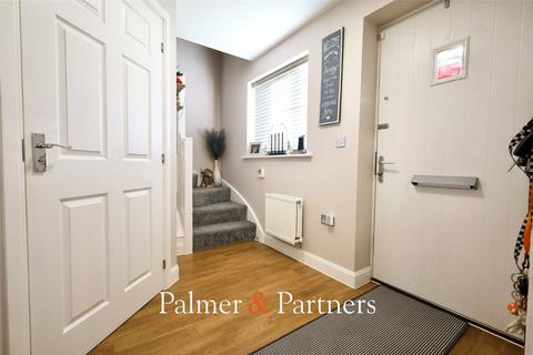 3 bedroom detached house for sale, Cross Road, Clacton-on-Sea, Essex, CO16