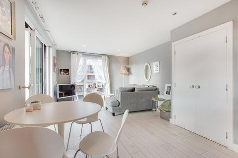 2 bedroom flat for sale, Cranfield Walk, London, SE3