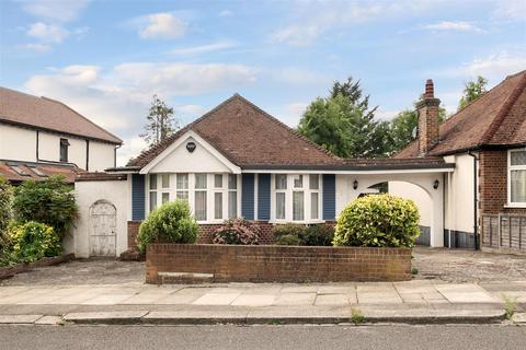 2 bedroom detached house for sale, Stoneyfields Gardens, Edgware, HA8