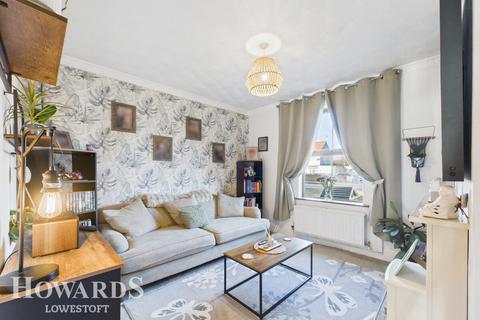 3 bedroom end of terrace house for sale, Beccles Road, Lowestoft