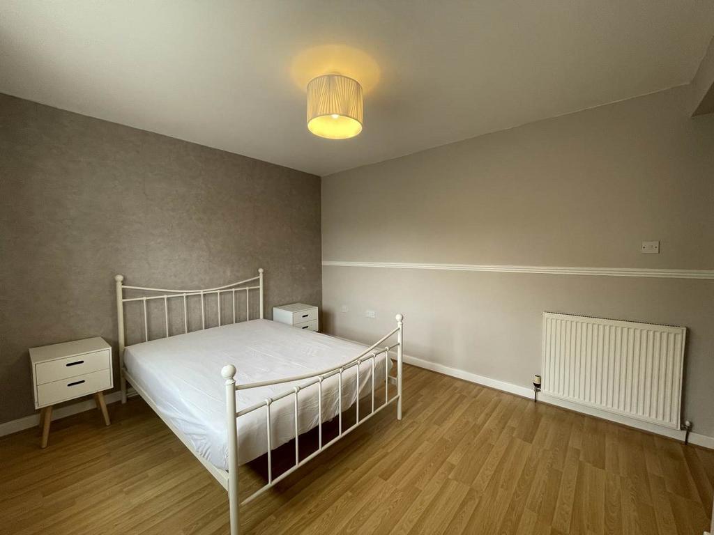 Bedroom 1 (1)