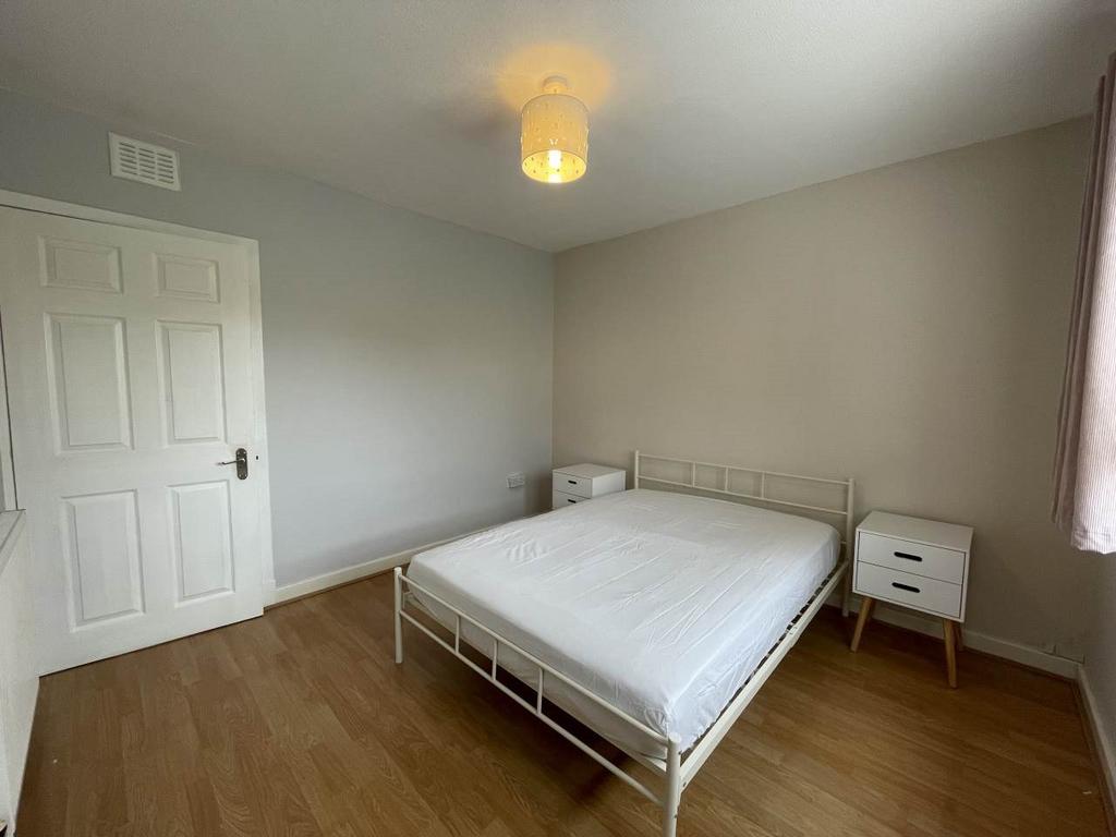 Bedroom 2 (1)