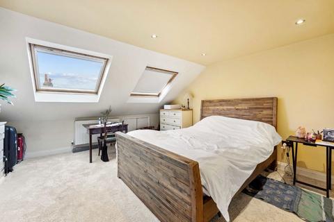 4 bedroom house to rent, Greyswood Street, London SW16