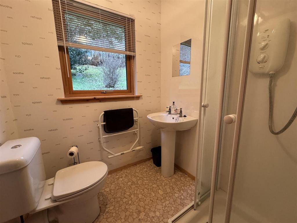 Shower room annexe.jpg