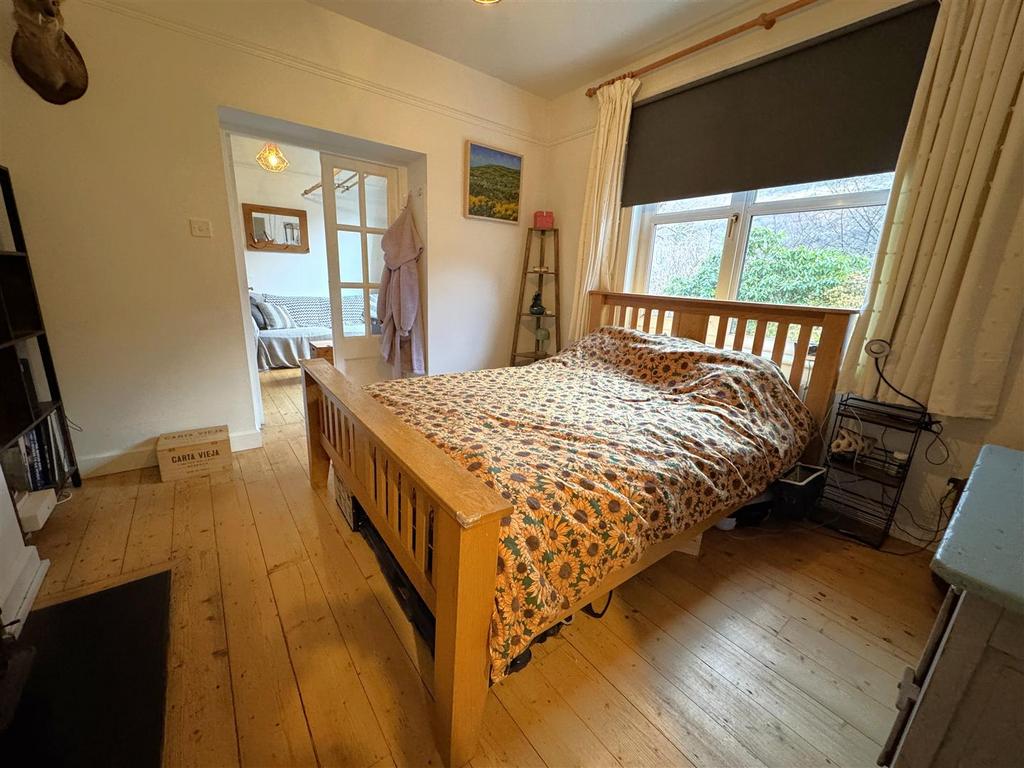 Bedroom 1.jpg