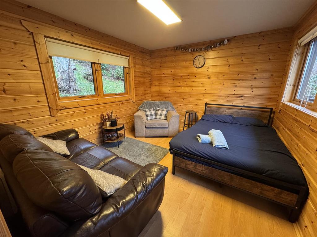 Bedroom in annexe.jpg