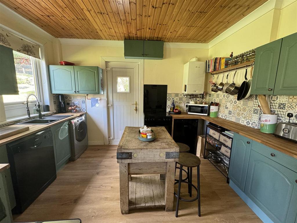 Kitchen 1.jpg