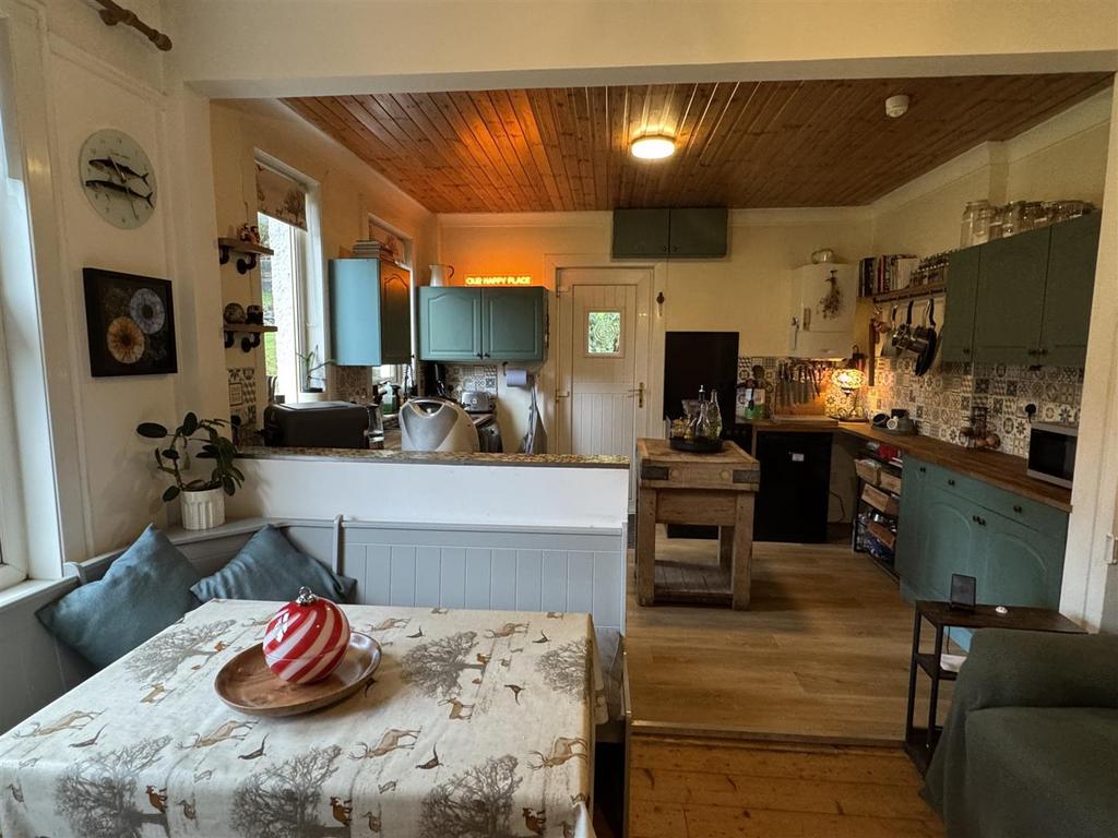 Kitchen 3.jpg