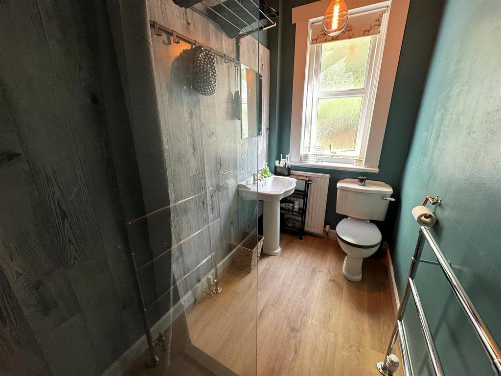 Shower room 2.jpg