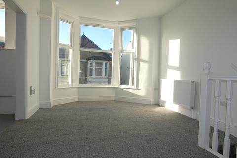 2 bedroom property to rent, Moore Street