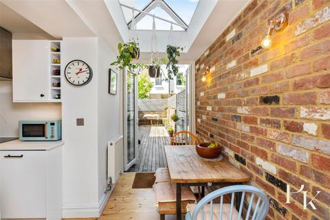 2 bedroom flat for sale, Cissbury Road, Hove BN3