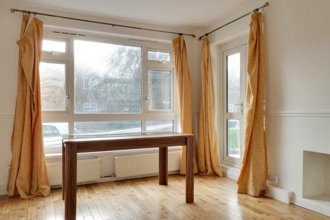 2 bedroom ground floor flat to rent, Peterstone Road, London SE2