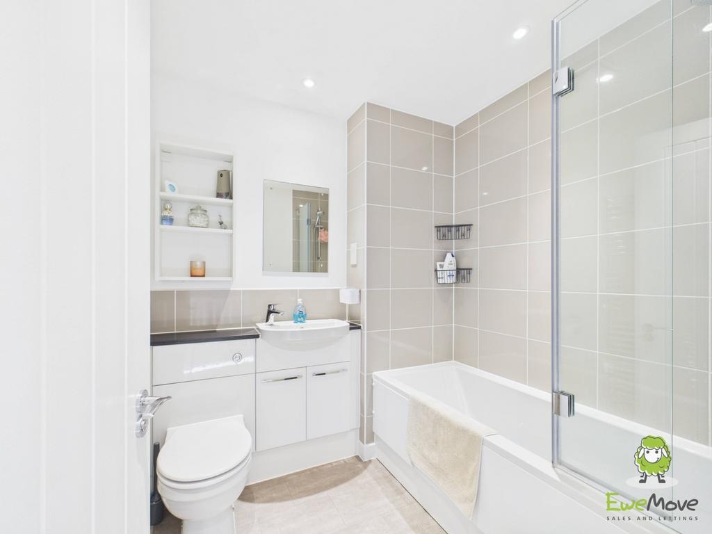 Ewe Move Estate Agents Basingstoke - Gable Rise -Ba