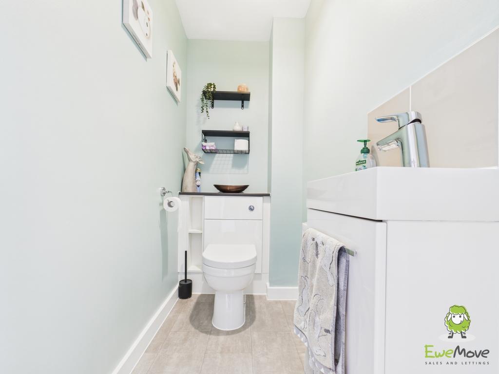Ewe Move Estate Agents Basingstoke - Gable Rise -WC