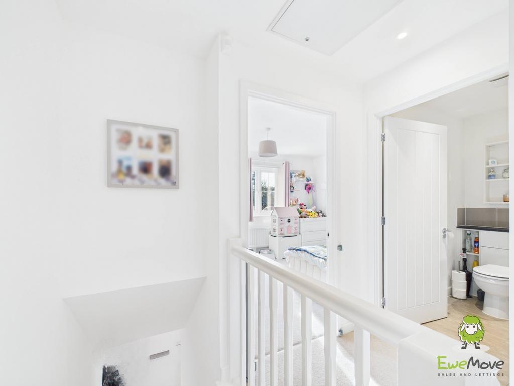 Ewe Move Estate Agents Basingstoke - Gable Rise -La