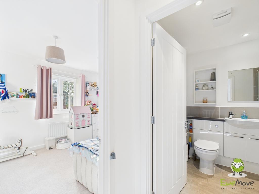 Ewe Move Estate Agents Basingstoke - Gable Rise -La