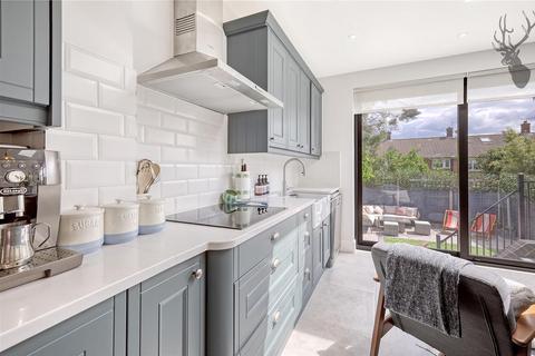 4 bedroom terraced house for sale, Chestnut Avenue, Buckhurst Hill IG9