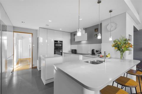 5 bedroom detached house for sale, Barton Road, Harlington