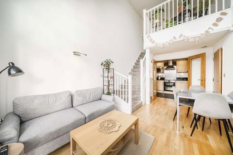 3 bedroom flat for sale, High Street, Brentford TW8