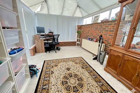3 bedroom semi-detached house for sale, Wychwood Avenue, Luton, Bedfordshire, LU2 7HT