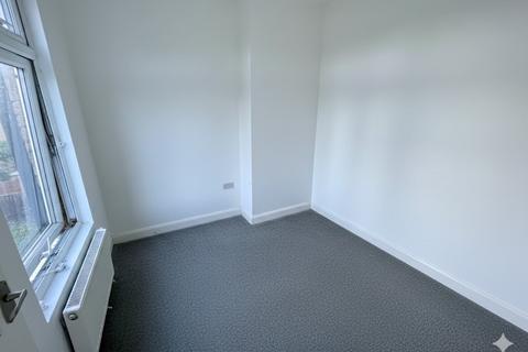 4 bedroom terraced house for sale, Gladstone Avenue, Luton, Bedfordshire, LU1 1QL