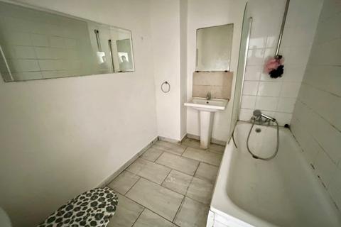 4 bedroom terraced house for sale, Gladstone Avenue, Luton, Bedfordshire, LU1 1QL