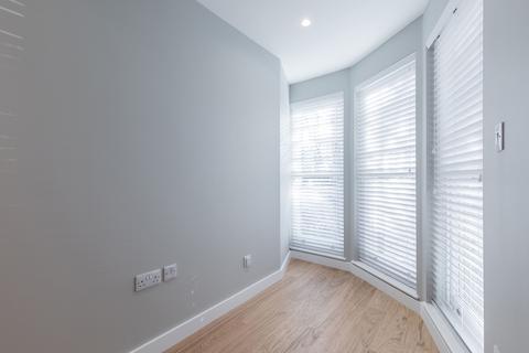 Ground floor flat to rent, Flat 11 24 Wedderburn Road