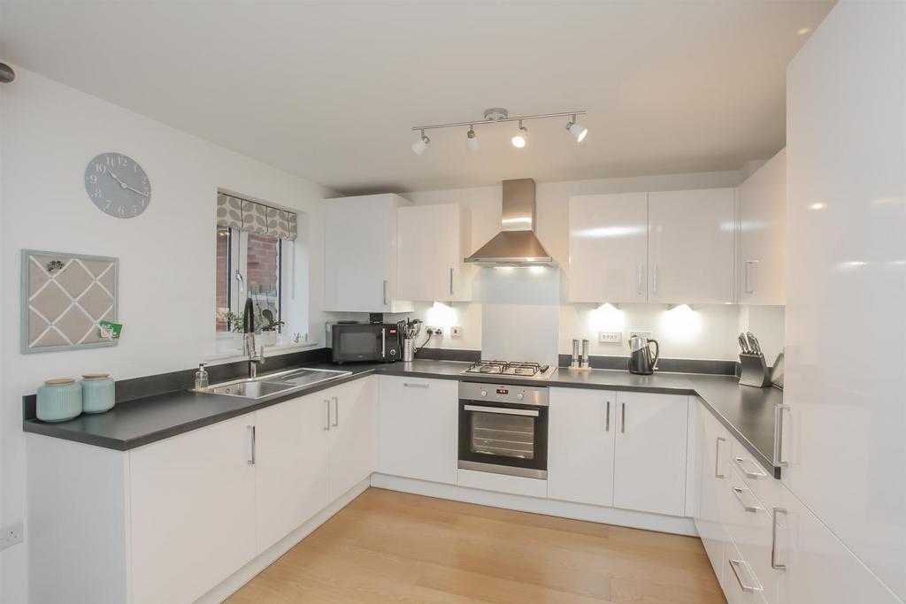 Kitchen 1.jpg
